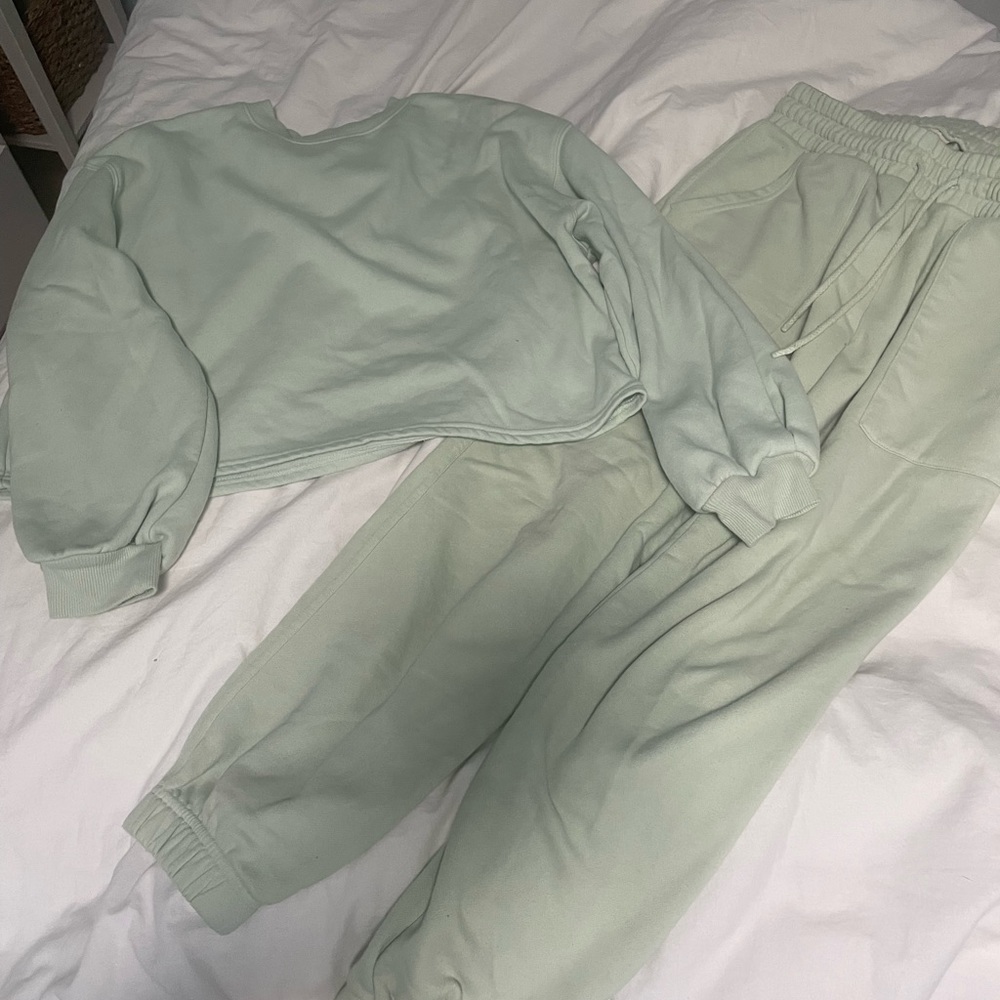 Green sweatset - joggers and cropped crewneck